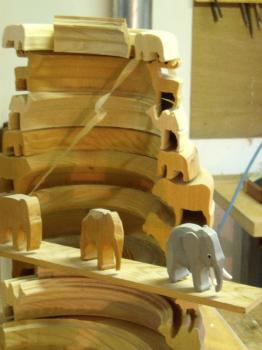 Ring-turned toys from Seiffen. Ring-turned toys from Seiffen.